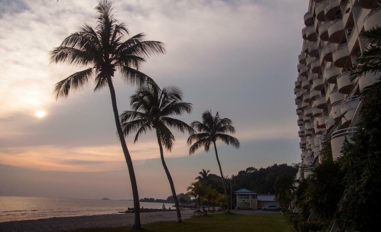 'Newly Refurbished' 'Sunny Seaview' At Regency With 2 Carpark By Shine Stay Port Dickson Exteriér fotografie